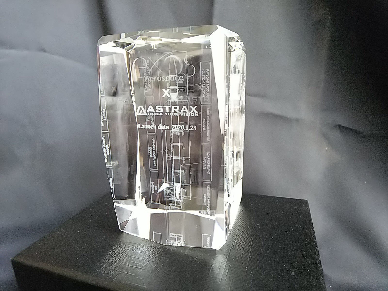 レーザークリスタル