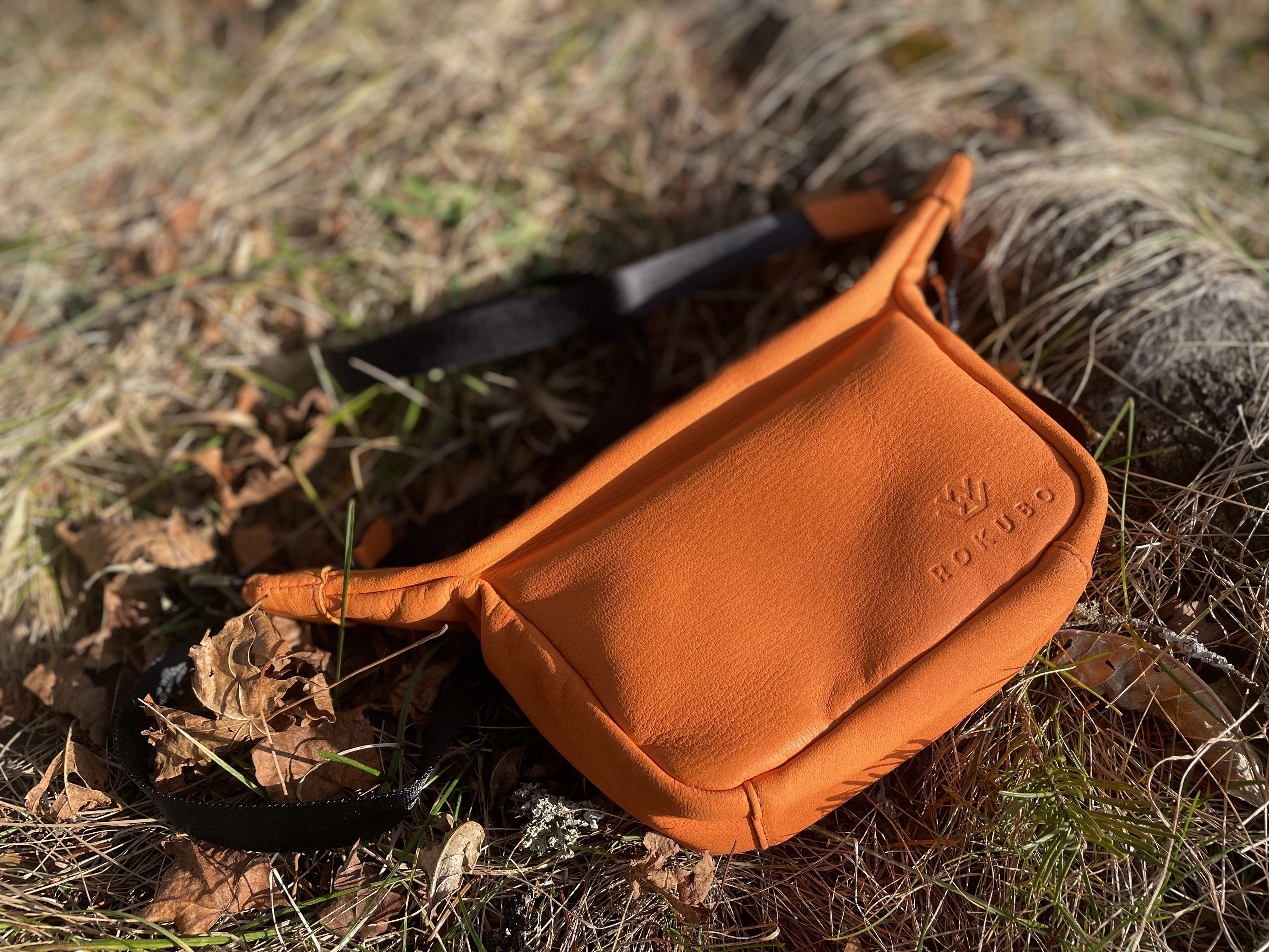 鹿革ミニショルダーバッグのオレンジ