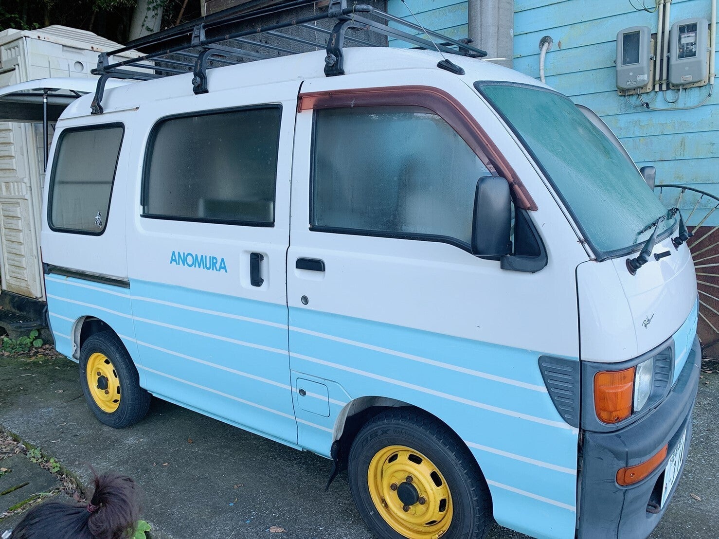 フードトラックとして使われていたこちらの車を破格で譲っていただけることに