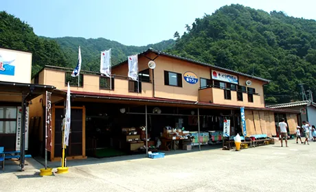 遊覧船の待合所