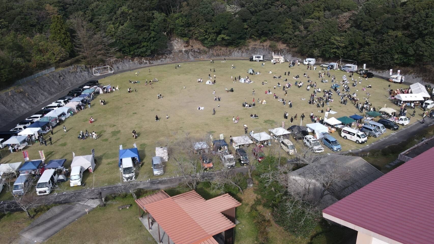 昨年の第1回目霧島緑の村マルシェ（お客様提供　ドローン写真）