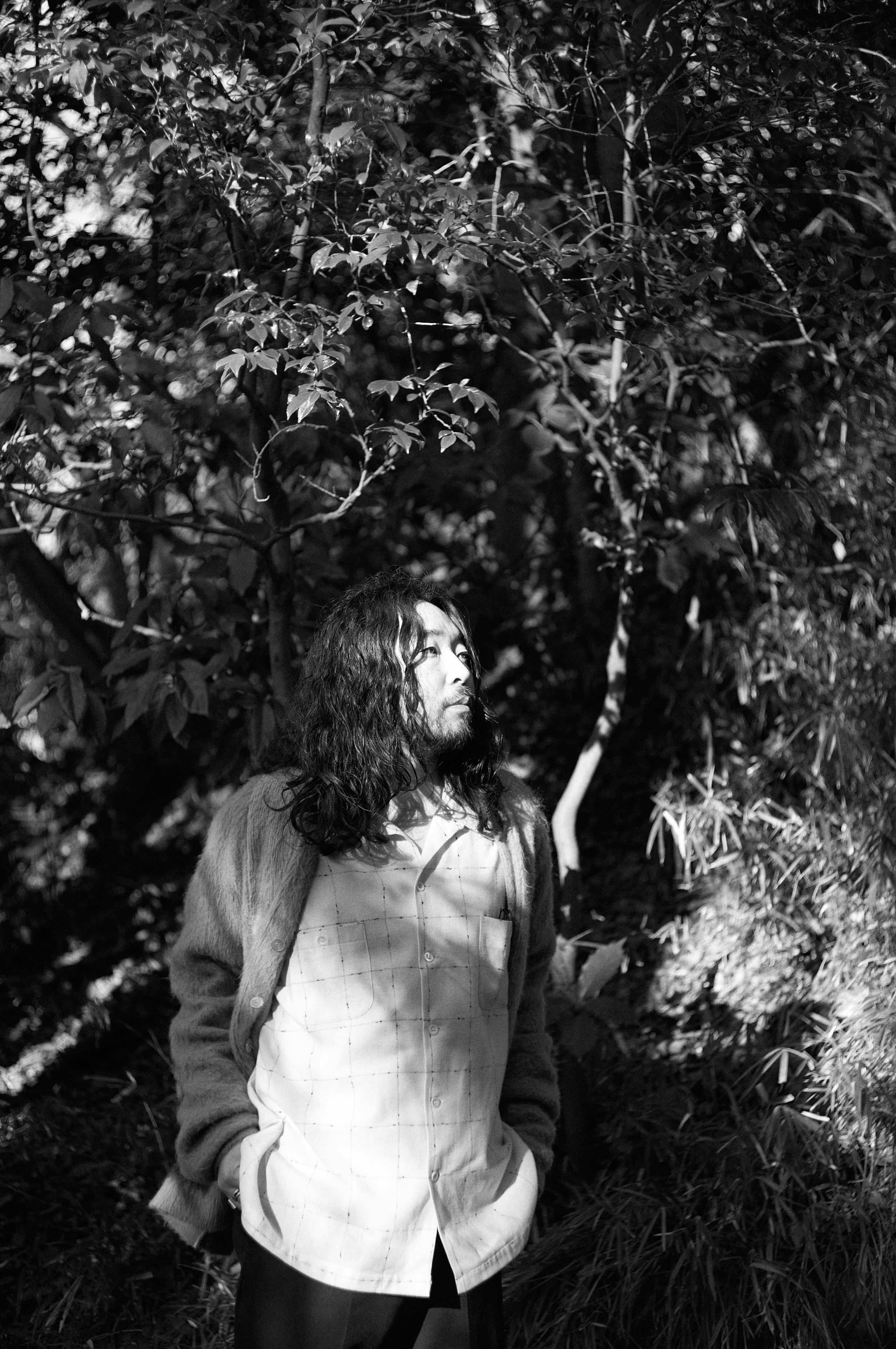 小瀬村晶様 これまで僕と飯野さんは、 いくつかの映画音楽（『This is I』『ラーゲリより愛を込めて』  『少年と犬』）において、作曲家と演奏家という間柄でコラボレーションをしてきました。その持ち前の人間性と並外れた演奏技術、そして瞬時に楽曲を正しく読み解く能力は群を抜いていて、常に作品にとって最良の貢献をしてくれている大切な仕事仲間です。  そんな飯野さんが新しい挑戦として立ち上げたオリジナル音楽劇『ミライとソラの物語 – Believe the Power of Music –』は、小さな子どもに舞台や楽器体験を通して、「音楽と出会う最初の記憶」を届けたいという想いが込められています。  これからの若い世代、子どもたちの為に力を尽くしたいというその想いが、このプロジェクトを通じて実現されることを心から願っています。