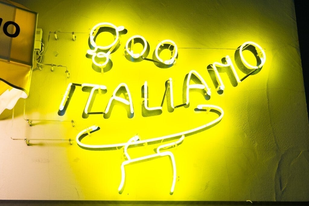 食品, 光 が含まれている画像
自動的に生成された説明